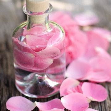 Eaux florales ou hydrolats aromatiques